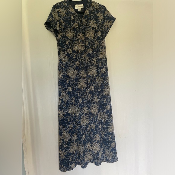 Button down dress OR a short sleeve jacket - Picture 1 of 5